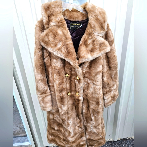 LAVISH TISSAVEL VEGAN FULL LENGTH FAUX FUR HIGH END QUALITY COAT SIZE: LARGE - Picture 10 of 11